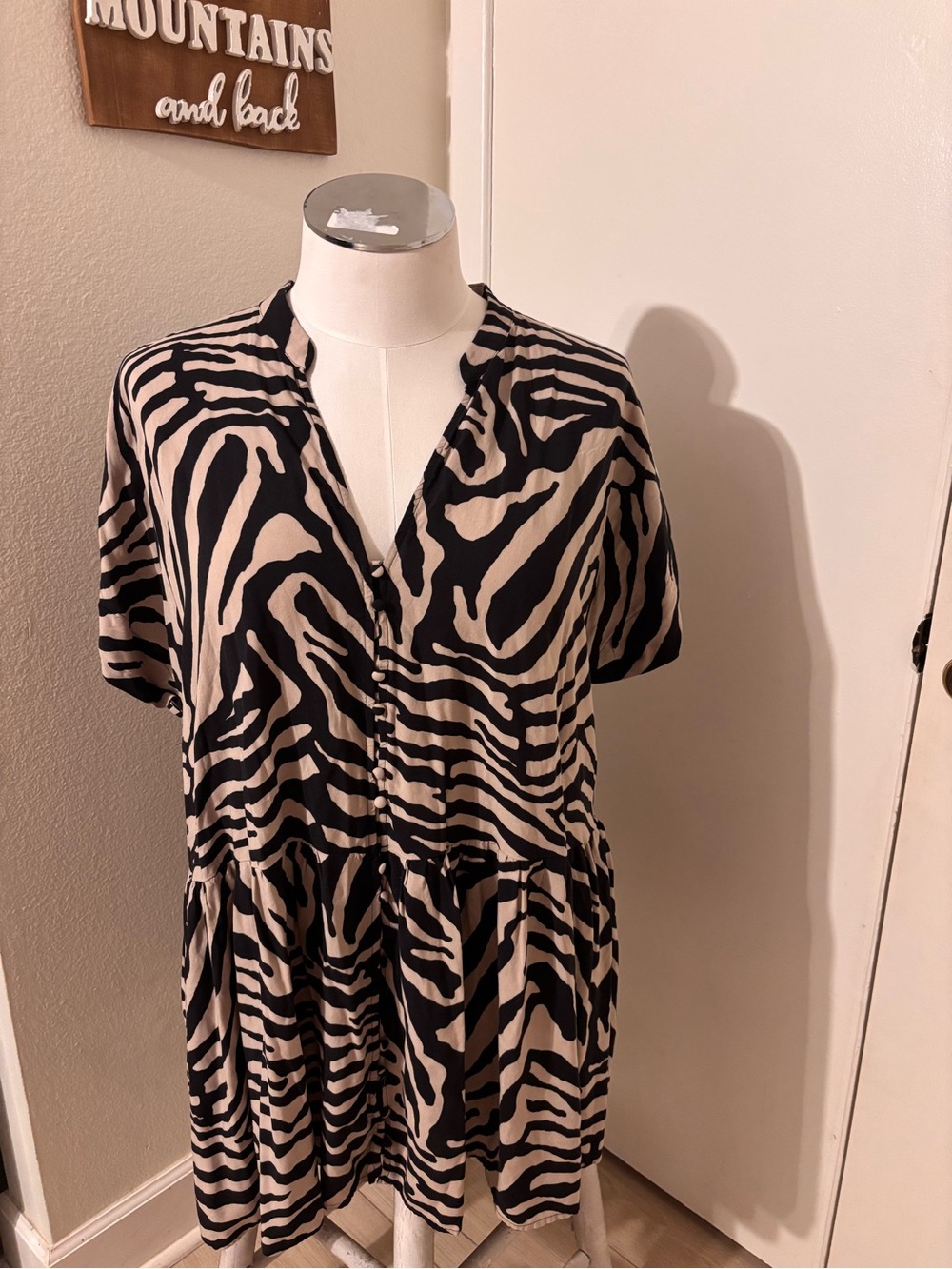 H & M Zebra Print Short Sleeve V-Neck Dress in Black and Cream